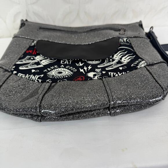 Cruella de Vil Villains Love Hate Vinyl Metallic Crossbody - Picture 8 of 10